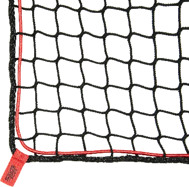 Ecke eines Abdecknetzes mit rotem Expanderseil und Eckfahne